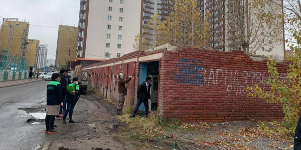 Зөвшөөрөлгүй барьсан 17 гараашийг буулгаж, газрыг чөлөөллөө