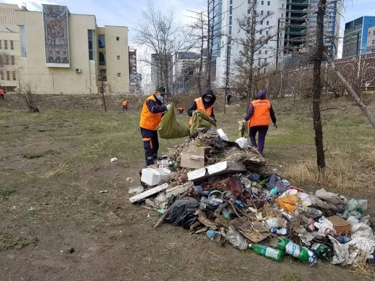 Паркийн хашааг будан, хогийг цэвэрлэж, 2000 гаруй моддыг засжээ