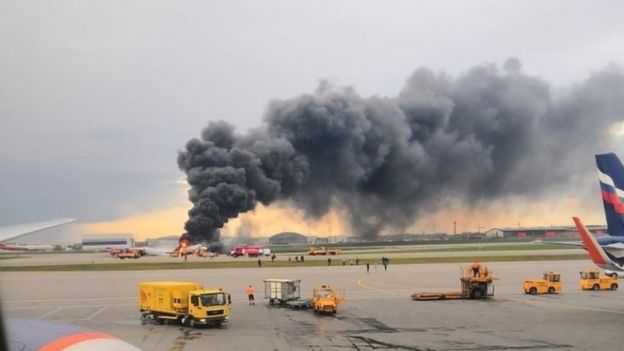 Москвад онгоц осолдож, 41 хүний амь үрэгдлээ