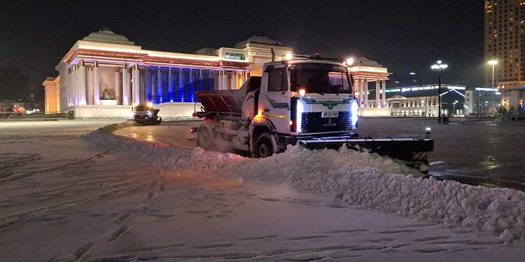 Нийтийн эзэмшлийн зам талбайд 285 тонн давс, тусгай зориулалтын бодис цацжээ