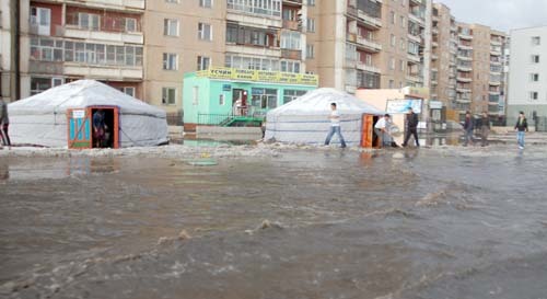 Үер, усны аюулаас болгоомжлоорой